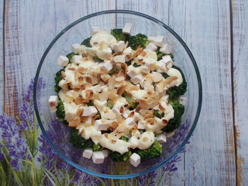 Sałatka brokułowa Sałatka brokułowa