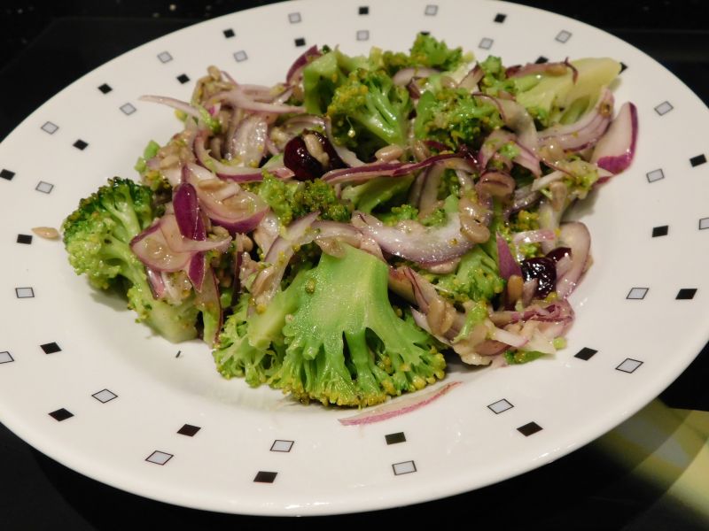 Sałatka brokułowa slodko-kwaśna