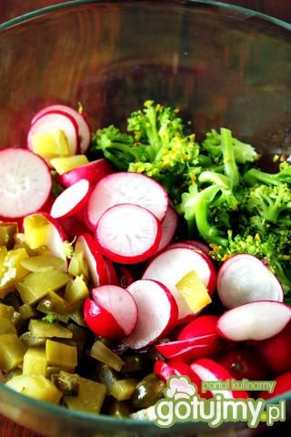 Sałatka brokułowa wsosie muszkatołowym