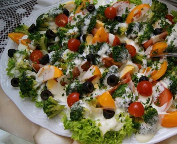 Sałatka brokułowa wykwintna Sałatka brokułowa wykwintna