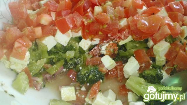 Sałatka brokułowa z fetą wg pacpaw Sałatka brokułowa z fetą wg pacpaw