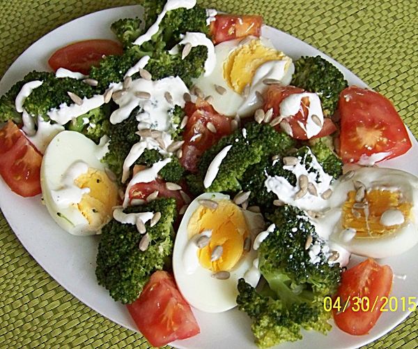 Sałatka brokułowa z jajem