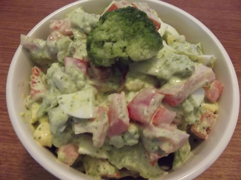 Sałatka brokułowa z jajkiem Sałatka brokułowa z jajkiem