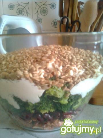 Sałatka brokułowa z kurczakiem 2