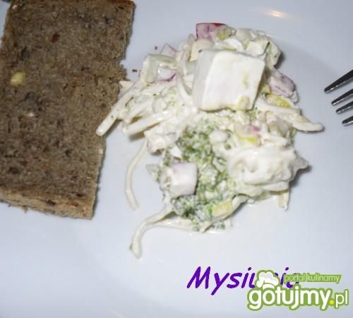 Sałatka brokułowa z serem feta  Sałatka brokułowa z serem feta
