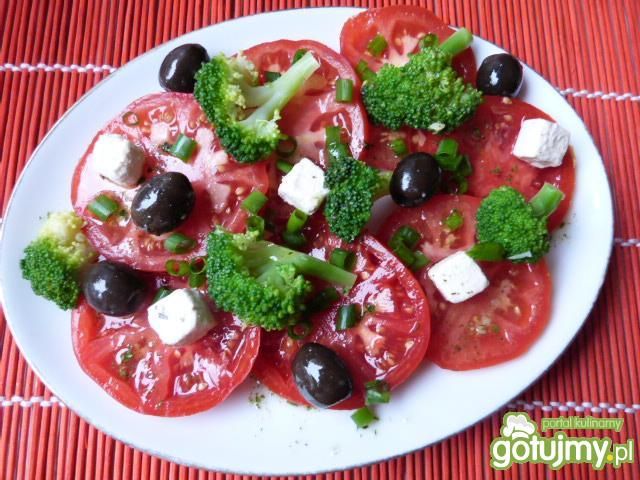 Sałatka brokułowa z serem feta- Reniz Sałatka brokułowa z serem feta- Reniz