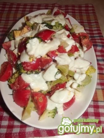 Sałatka brokułowo-jajeczno-pomidorowa Sałatka brokułowo-jajeczno-pomidorowa