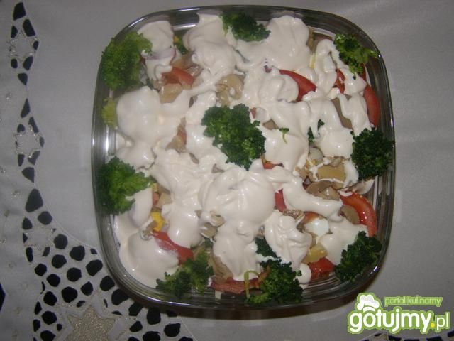 Sałatka brokułowo - kalafiorowa.