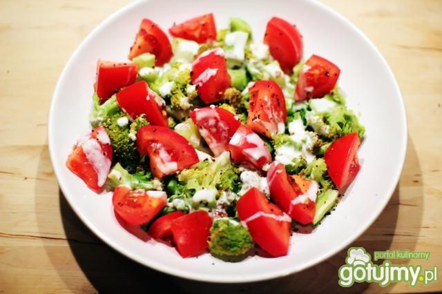 Sałatka brokułowo - pomidorowa 