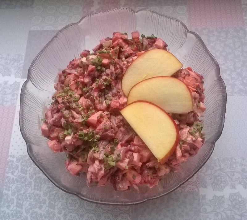 Sałatka buraczkowa z jabłkiem, marchewką Sałatka buraczkowa z jabłkiem, marchewką