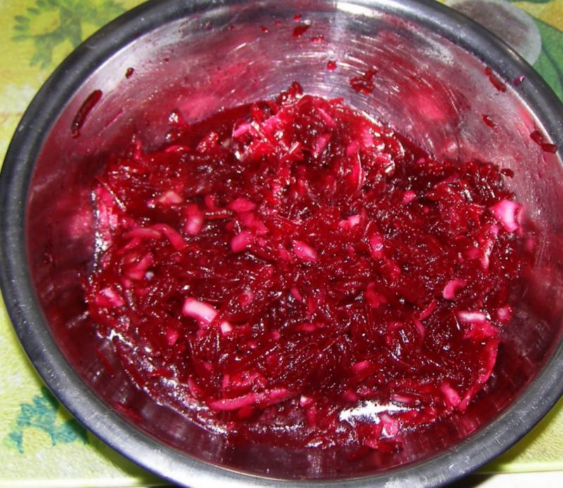 Sałatka buraczkowo-jabłkowa-buraki z szybkowara
