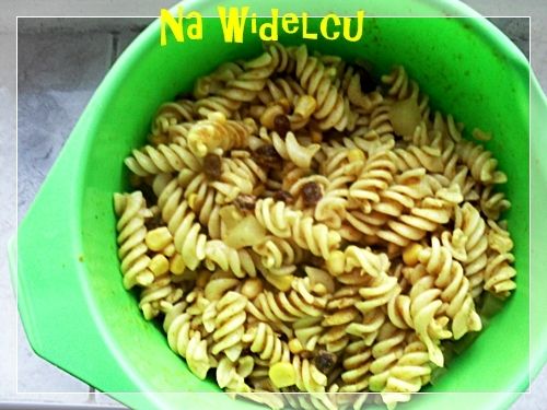 Sałatka curry z ananasem