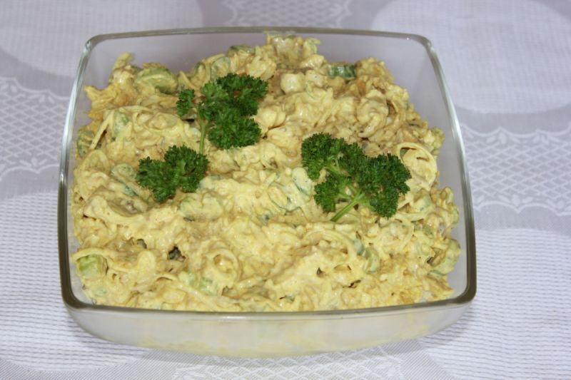 Sałatka curry z kurczaka  Sałatka curry z kurczaka