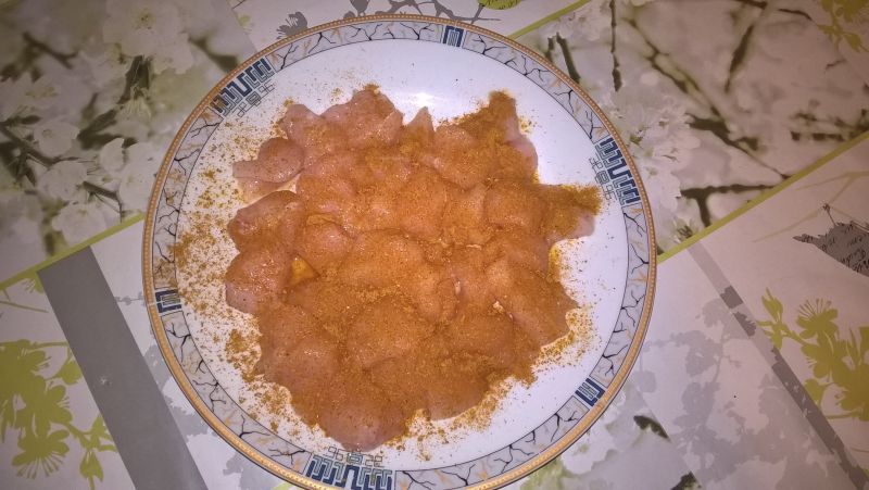 Sałatka curry z kurczakiem i ryżem