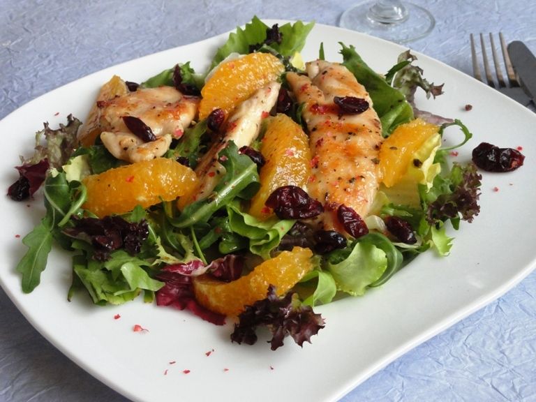 Sałatka cytrusowa z kurczakiem