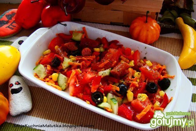 Sałatka czerwona z kabanosem  Sałatka czerwona z kabanosem