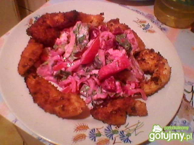 Sałatka czerwona z marynowanymi buraczka Sałatka czerwona z marynowanymi buraczka