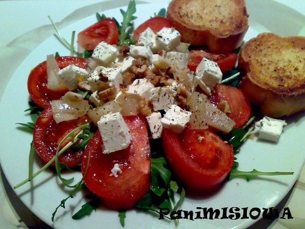 Sałatka Damy z Rukoli i Nutą Orzechową  Sałatka Damy z Rukoli i Nutą Orzechową