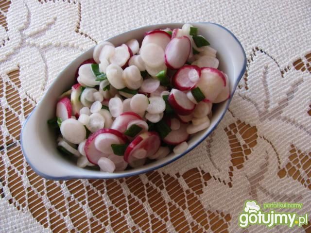 Sałatka delikatnie pikantna