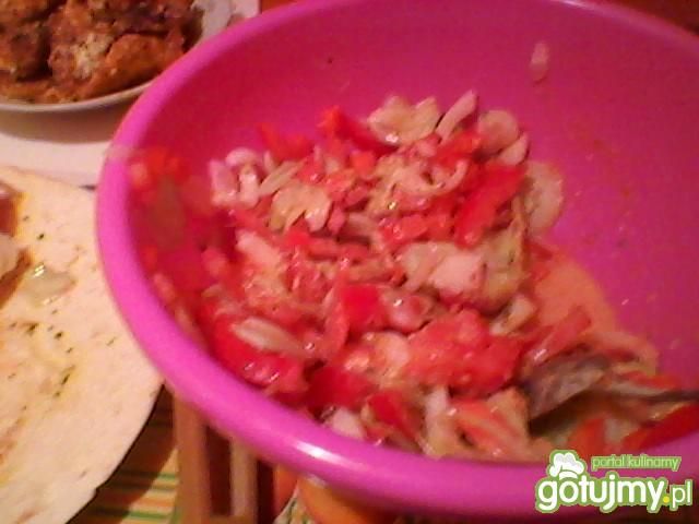 Sałatka do kebaba z sosem czosnkowym