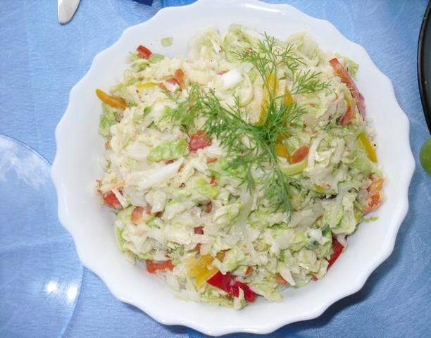 Sałatka do obiadu z pekinki 