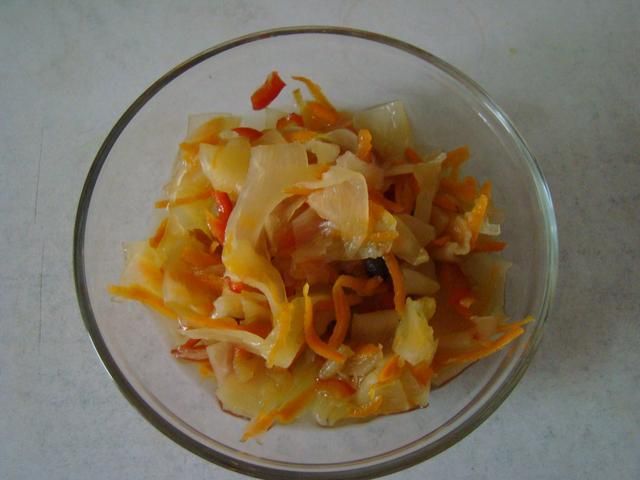 Sałatka do słoika z cukinii