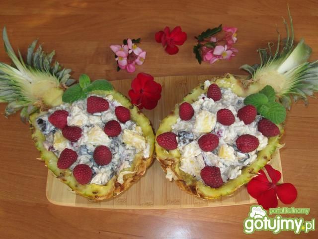 Sałatka egzotyczna z ananasem i bakłażan