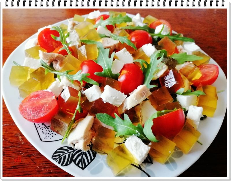 Sałatka Eli z galaretką z kurczaka Sałatka Eli z galaretką z kurczaka