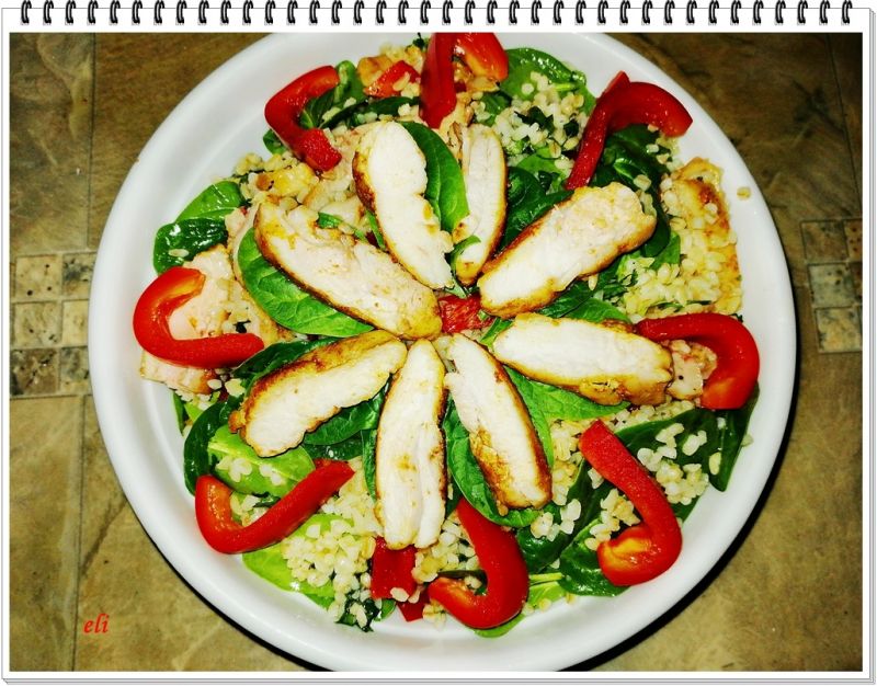 Sałatka Eli z kaszą bulgur i kurczakiem Sałatka Eli z kaszą bulgur i kurczakiem