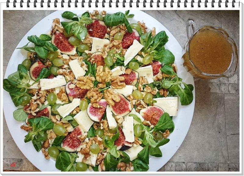 Sałatka Eli z orzechami i winogronami