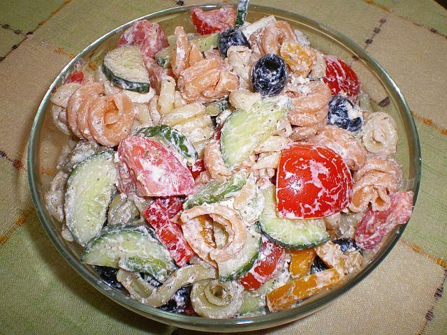 Sałatka Grecka z makaronem Sałatka Grecka z makaronem