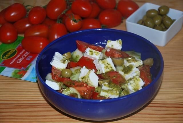 Sałatka grecka z oliwkami  Sałatka grecka z oliwkami