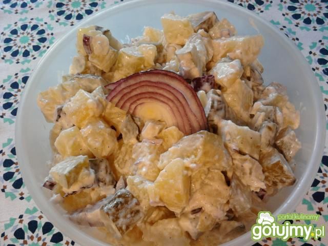 Sałatka grillowa z czosnkiem marynowanym Sałatka grillowa z czosnkiem marynowanym