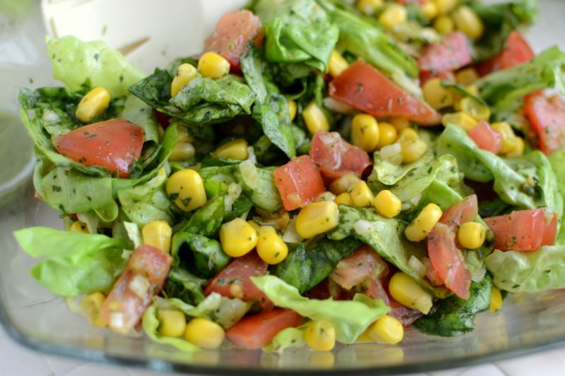 Sałatka grillowa z dressingiem pietruszkowym Sałatka grillowa z dressingiem pietruszkowym