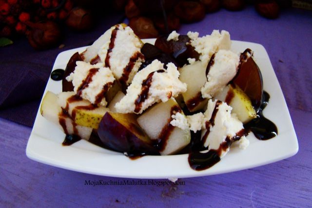 Sałatka gruszkowa z serem caprieggo