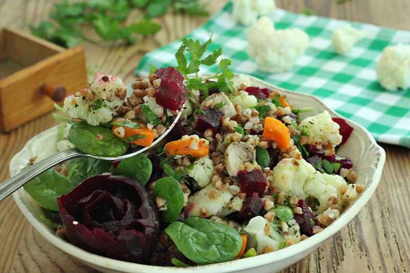Sałatka gryczana z burakami i kalafiorem