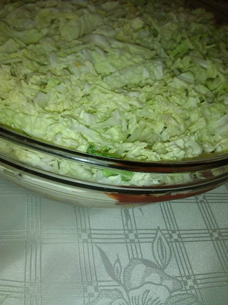 Sałatka gyros z sosem barbecue