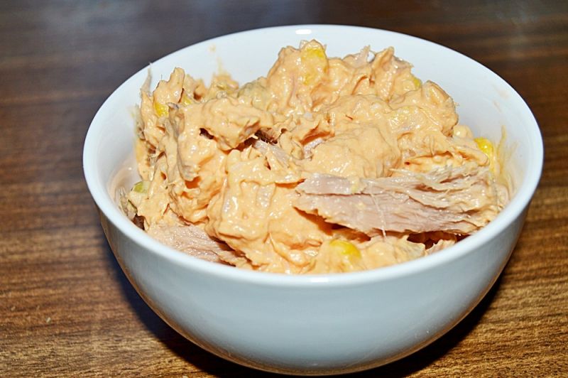 Sałatka hawajska z tuńczykiem