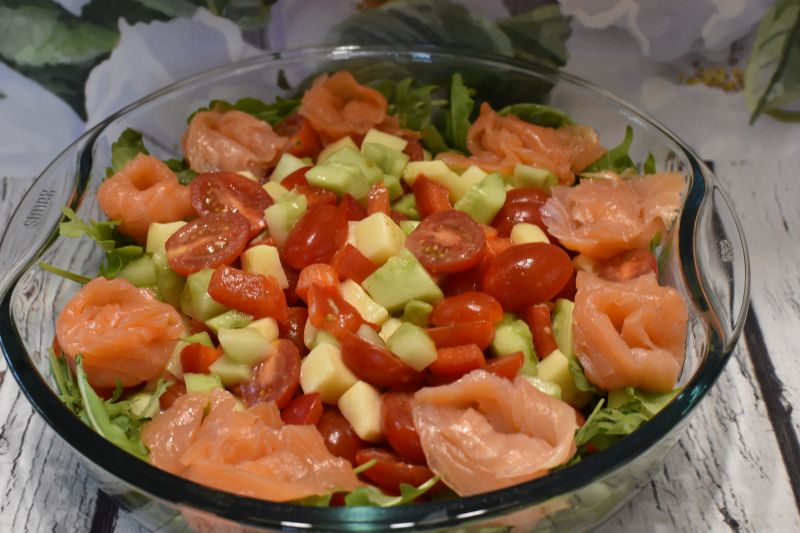 Sałatka Imprezowa z łososiem