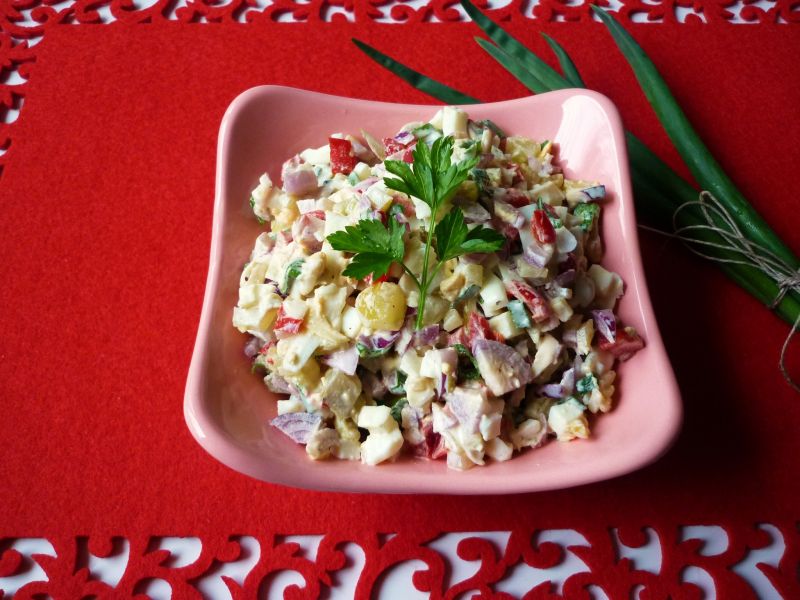 Sałatka jajeczna z chrzanem