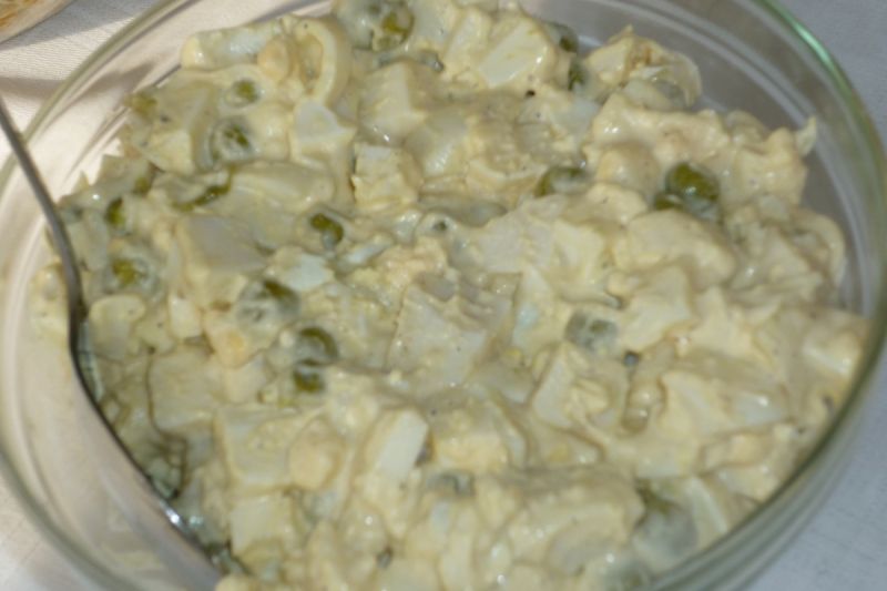 Sałatka jajeczna z groszkiem