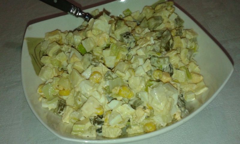 Sałatka jajeczna z jabłkiem i porem Sałatka jajeczna z jabłkiem i porem
