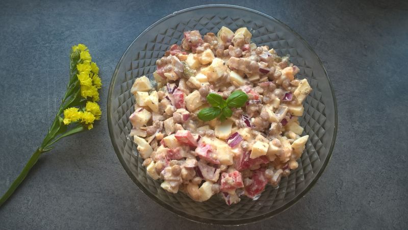 Sałatka jajeczna z kaparami i chrzanem Sałatka jajeczna z kaparami i chrzanem