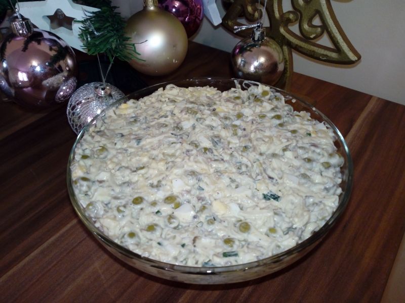 Sałatka jajeczna z pieczarkami i groszkiem