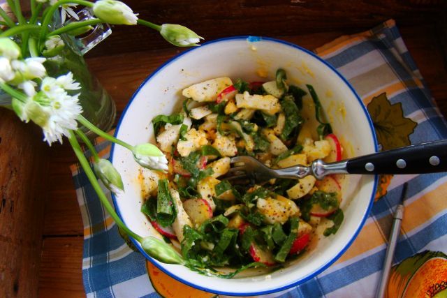 Sałatka jajeczna z rzodkiewką 