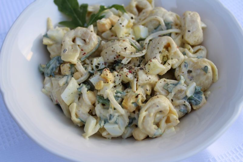 Sałatka jajeczna z tortellini Sałatka jajeczna z tortellini