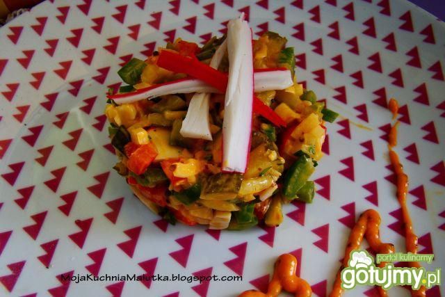 Sałatka jajeczna z warzywami 