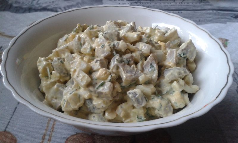 Sałatka jajeczno - pieczarkowa