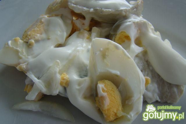 Sałatka jajeczno-śledziowa  Sałatka jajeczno-śledziowa