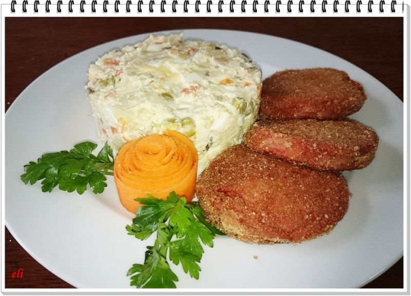 Sałatka jarzynowa Eli z kotletami z mortadeli